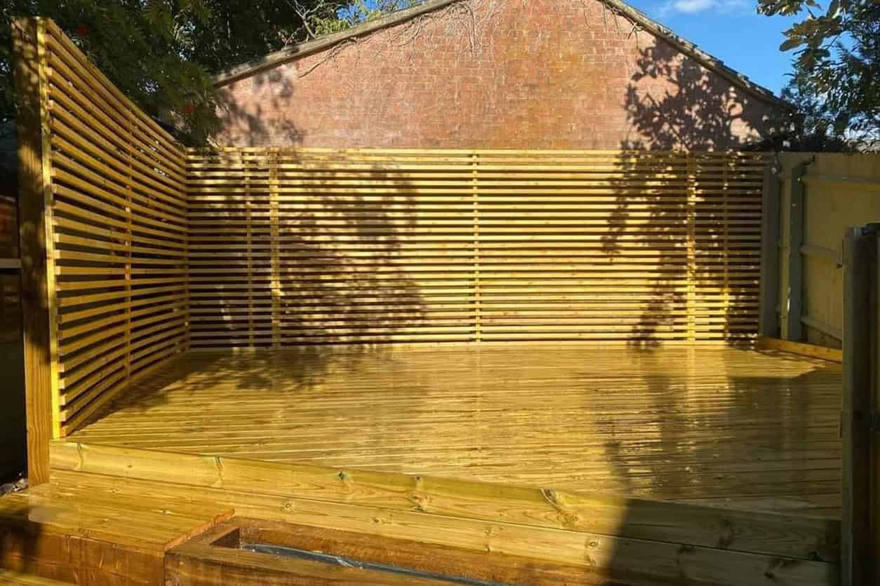 Expert Southampton Fencing Services - Secure and beautify your property with our professional fencing solutions in Southampton.